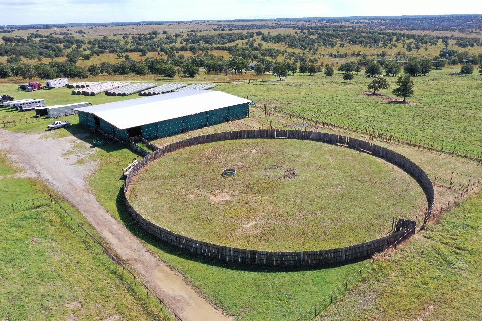 horse boarding arena and round pen